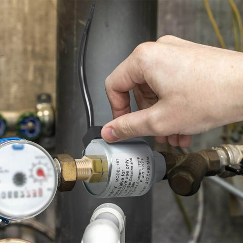 Hand adjusting 12V Solenoid Valve for LPG Propane 1/4 NPT Inlet Outlet 180 Degree Lock Off, installed on water pipe system