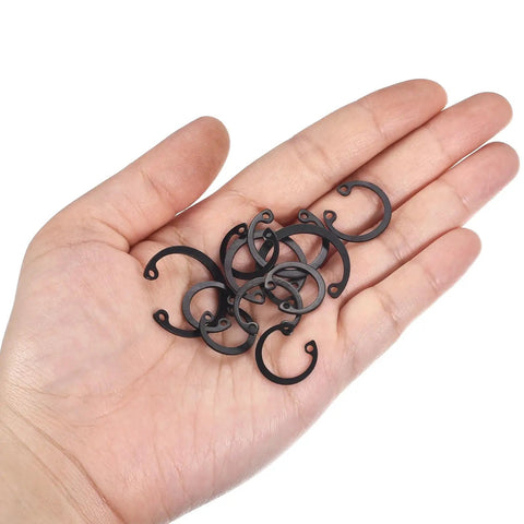 Hand holding internal retaining ring circlip assortment set 280 pcs 65Mn steel snap rings in 10 sizes for auto and machinery projects.