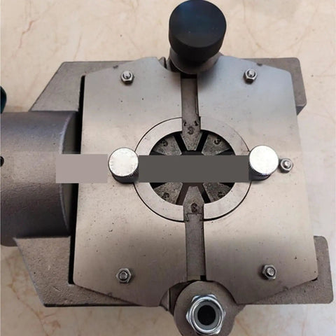 Professional Manual Hydraulic Crimping Tool And Air Conditioner Pipe Head Press Machine detailed view of metal crimping mechanism.