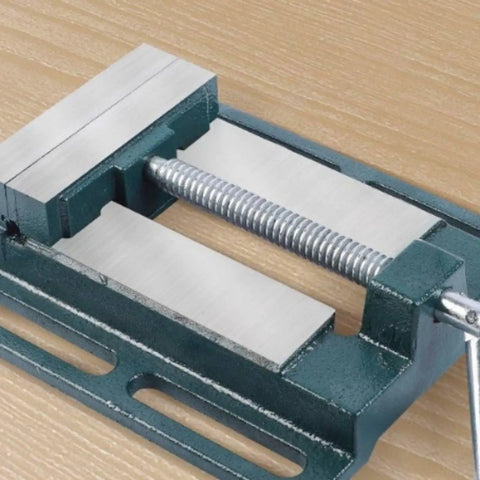 Beefy Bench Vise For Drill Press And Table Mounting Mini Vise With 360 Degree Handle And Rock Solid Clamping, Ideal For Workshop Projects, Metal Parts Holding, Filing And Milling, Easy Install With Elongated Slot Base And 101 Mm Hole Spacing, cast iron vise with 360° handle on workbench