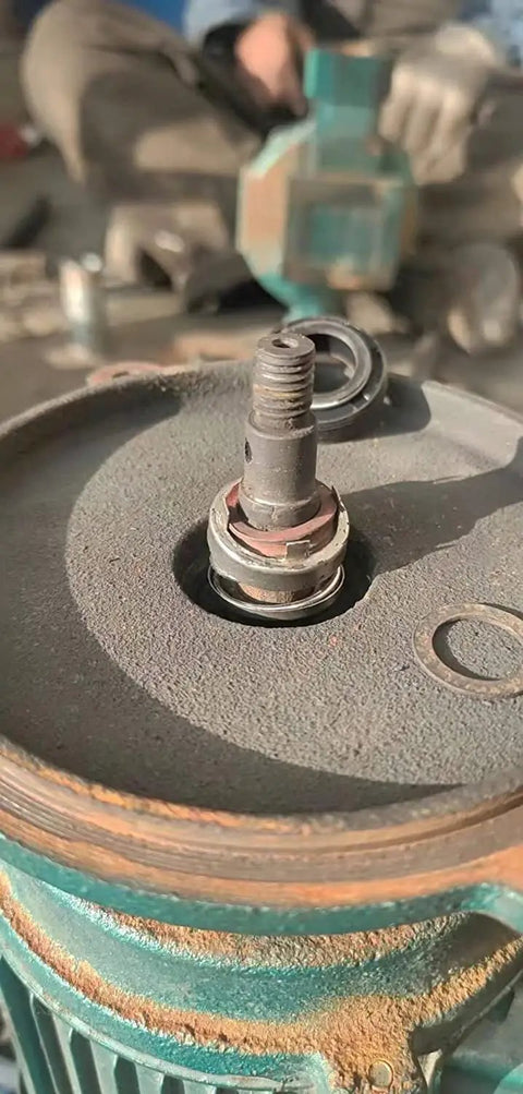 Mechanical Shaft Seal Replacement 104-17 For Pump Shaft Water Pump Sealing Kit installed on pump shaft