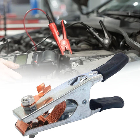Heavy Duty 500A Welding Ground Clamp With Rubber Sleeve And Insulated Handle in use during car engine repair