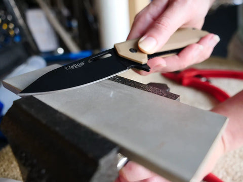 Sharpening knife on Two Sided Diamond Sharpening Stone, 6 Inch Bench Stone with Fine and Extra Fine Grits for Knives, Chisels, and Planes