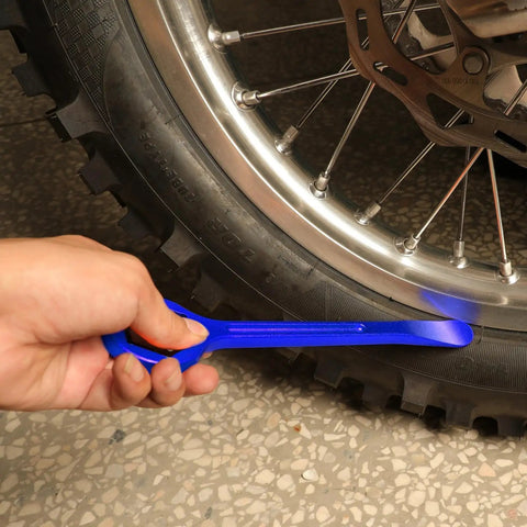 Using Universal Motorcycle Tire Change Kit With 10mm To 32mm Hex Wrench Levers on dirt bike wheel