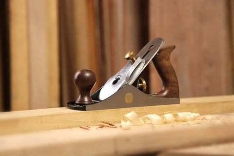 CSP4 No 4 Smoothing Plane For Cabinet Work And General Joinery Cast Iron Body Precision Milled Base on wood surface, side view