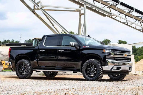 Black Chevy 1500 truck with 2 Inch Red Aluminum Leveling Kit for Chevy And GMC 1500 2007 To 2018 Level Front To Rear Beefed Up Ground Clearance