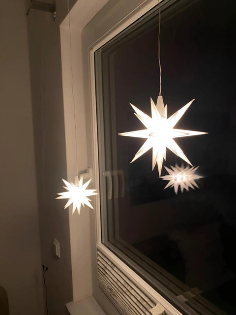 Top Tier Dope E10 LED Light Bulbs 5 Pack 6V Cold White 6500K Miniature Screw Base hanging star decorations in window.