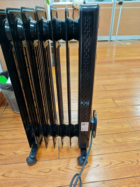 Side view of Oil Filled Radiator Space Heater With LED Display 1500W Portable Electric Heater For Home on wooden floor