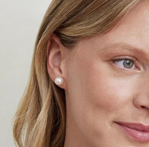Hypoallergenic Pearl Stud Earrings Set For Women, 12 Pairs With 4 Size Options, Stainless Steel Lightweight Imitation Pearl Studs, Comfortable Daily Wear For Sensitive Skin, Simple Elegant Round Pearl Jewelry For Everyday Chic on model