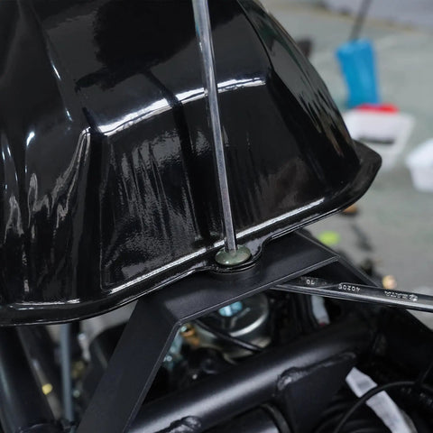 Close-up of Rugged Metal ATV Gas Tank With Cap 5L Fuel Tank Fits 110cc 125cc 150cc 200cc 250cc Quad Taotao ATA Bull Rhino
