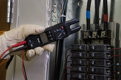 Open Jaw Voltage Continuity And Current Tester Workhorse 600 Volt And 100 Amp With LED Worklight used in electrical panel