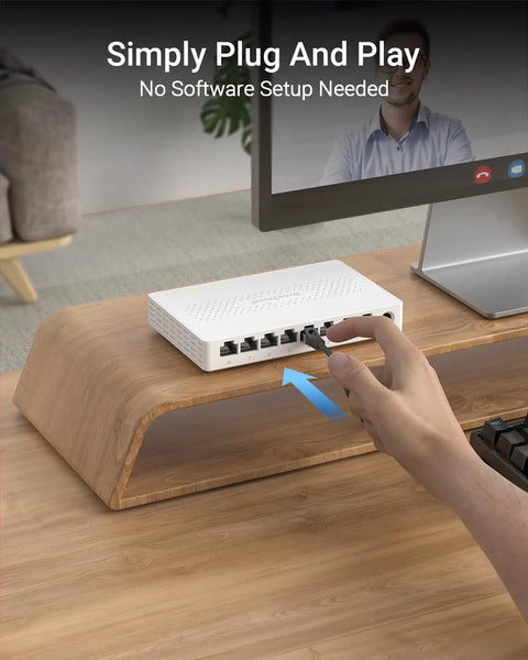 Hand connecting cable to 2.5Gbps 8 Port Unmanaged Ethernet Switch For Gaming And Home Networking, Plug And Play, fanless design.