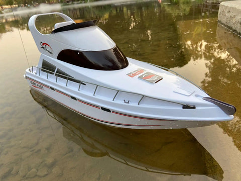Massive 27.5 Inch RC Cruise Ship Boat With Dual 380 High Speed Motors Beast Hull Remote Control Yacht on water surface