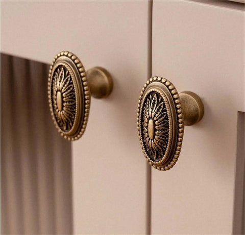 Antique Brass Kitchen Cabinet Handle With Vintage Bronze Look Boss Level Style Pull Drawer Knob for Wardrobe