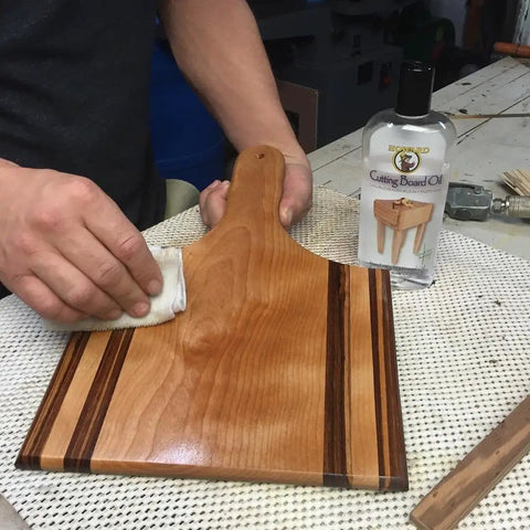 Applying Food Grade Mineral Oil For Wood Cutting Boards And Butcher Blocks, 12 Oz Bottle to wooden cutting board