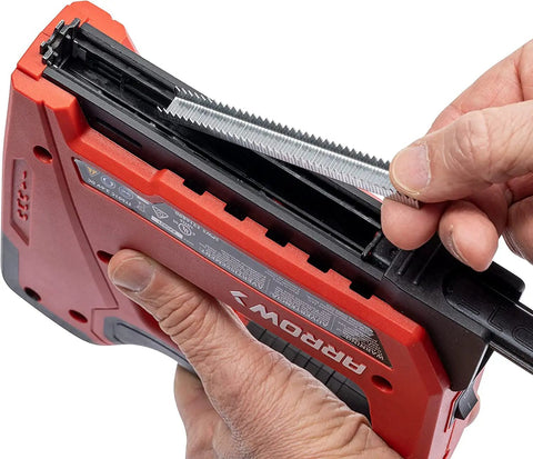 Cordless And Battery Powered Go To 5 In 1 Staple And Nail Gun loading staples detail