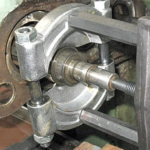 Pro Grade Bearing Separator Tool Heavy Duty Alloy Steel Universal Bearing Splitter for Cars in use on metal component