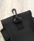 Close-up of Mesh Diving Bag For Outdoor Diving Equipment Portable Heavy Duty Gear Bag With Water Draining Net Design swivel hook