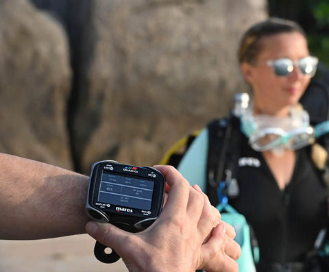 Person wearing Quad Ci Wrist Dive Computer With Customizable ZH-L16C Algorithm For Your Personal Dives, outdoors.