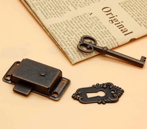 Top Shelf Vintage Red Bronze Skeleton Key Cabinet Lock Set With Dead Solid Iron Build And Matching Keys For Heavy Duty Furniture Restoration And Craft Projects, showing a lock, key, and decorative plate.