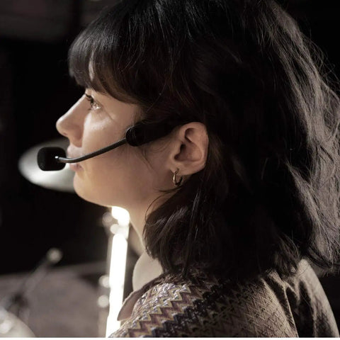 PGA31-TQG Wireless Headworn Condenser Microphone With Cardioid Pattern, side view on female performer