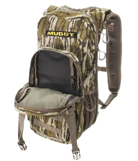 Pro 1075 Backpack in Mossy Oak Bottomland Camo with open expandable kangaroo pocket, wide padded shoulder straps, side view.