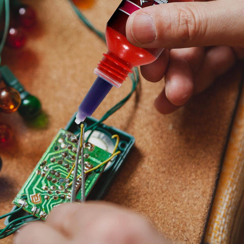 Applying Purple Threadlocker High Strength Oil Resistant Anaerobic Adhesive For Screws And Bolts Locking Solution to circuit board