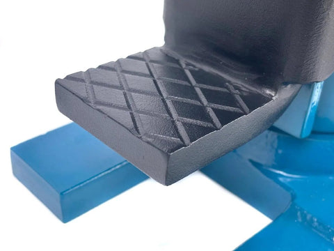 Close-up of Heavy Duty Toe Jack Hydraulic Floor Lift For Containers And Machinery, 5 To 10 Ton Capacity, metal toe platform.