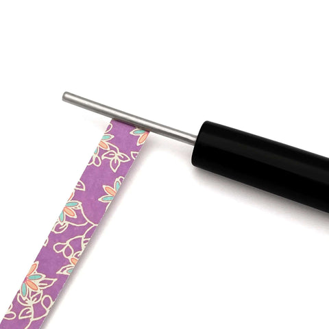 Handmade Paper Bead Roller For Quilling, Stainless Steel Tip With One Eighth Inch Diameter, paper strip inserted for bead crafting