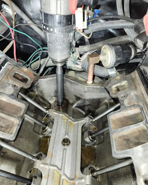 Premium Oil Pump Primer Tool For Gm Chevy Small And Big Block V6 V8 Drill engaged in engine valve train for lubrication.