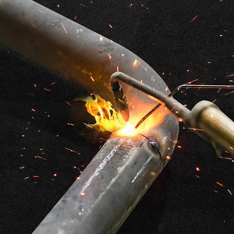 Welding sparks against Beat The Heat High Temp Welding Blanket 6mm Thick Carbon Felt Insulation for home garage shop protection