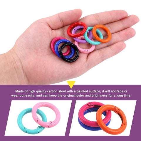 Hand holding 32Pcs 8 Colors 25mm 1 Inch Round Spring O Rings Assortment Kit With Carbon Steel Buckles Snap Hooks Keyring Rings