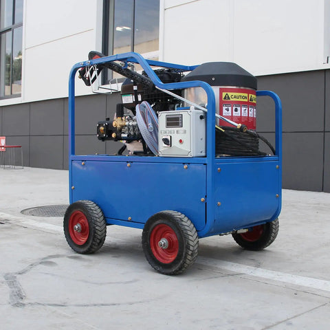 Hot Water Pressure Washer 4000 PSI 4 GPM Gas Powered With 420cc 13.5HP Engine And AR Pump Heavy Duty Commercial Washer on site