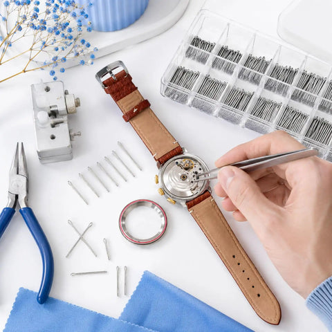 360-Piece Watch Band Link Cotter Pins Set For 6-23mm Straps, DIY Repair Kit With 18 Sizes (20 Pins Each), Easy Quick Band Fixes For Most Watches, Replacement Pins For Leather, Metal, And Rubber Straps. Watch repair kit with 360 stainless steel cotter pins, leather strap, and tools