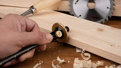 Using Pro Grade Wheel Marking Gauge With Replacement Cutters, Woodworking Marking Scriber Kit on wooden plank for precise lines