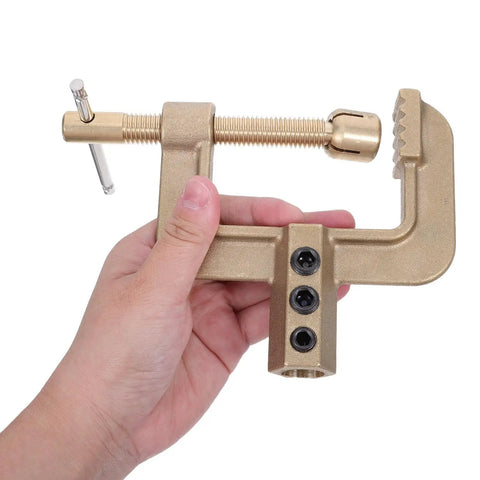 Super Durable Welding Ground Clamp With Brass And Plastic Build For Home Or Field Jobs, Thick Contact Design sturdy hand grip close-up.