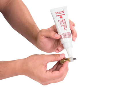High Temperature Thread Sealant 592 For Automotive And Industrial Use, 50ml Tube, OEM Specified 59234, heavy duty liquid seal applied