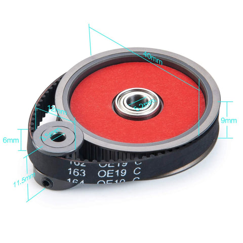 Que-T RC car belt-drive transmission pulley for 1:10 Axial SCX10, red center with black outer gear and belt