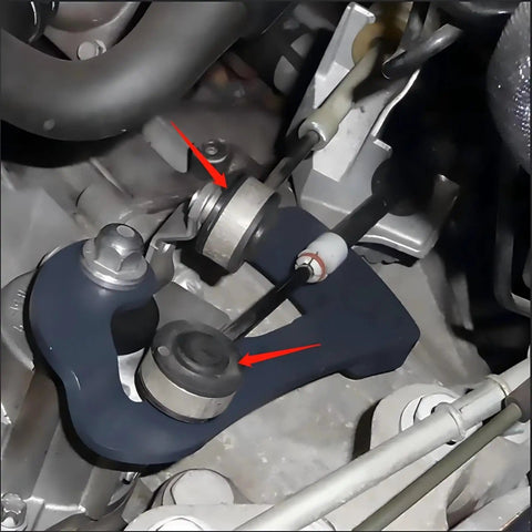 Close-up of Chevrolet Vectra Transmission Shift Cable Kit 4 Piece Set Gear Shift Cable Linkage Bushing Shifter End 55560991 Replacement installation.
