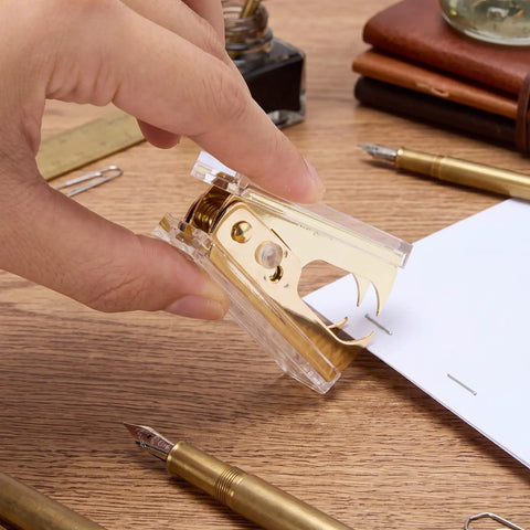 Using staple remover from Gold Desk Stapler Set With Acrylic Finish, 20 Sheet Capacity, Includes Staple Remover And 1000 26 By 6 Staples