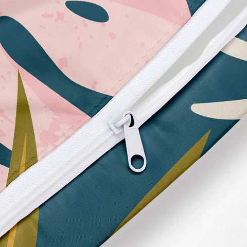 Close-up of zipper on Waterproof Wet Bag For Travel And Beach Days with palm leaf print, ideal for swimsuits, 26x32cm size