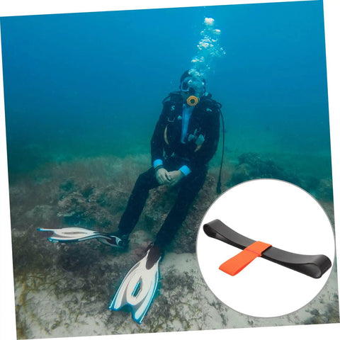 Diver underwater using Heavy Duty Diving Tank Strap Rubber Band For Scuba Tanks Easy Install Wall Mounted Holder Wear Resistant Protection