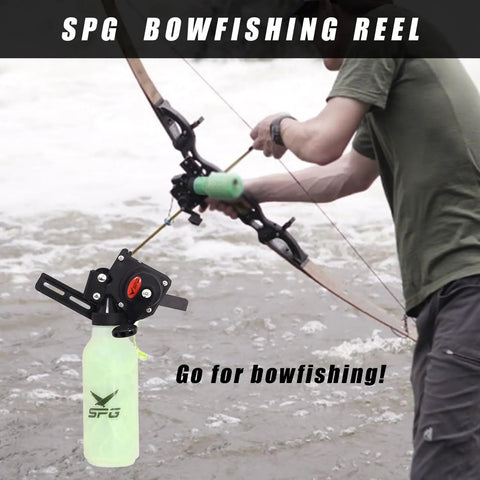Man using bow with Bowfishing Reel Kit With 40M Rope Lightweight Aluminum Body And ABS Housing Smooth Adjustable Rocker Arm