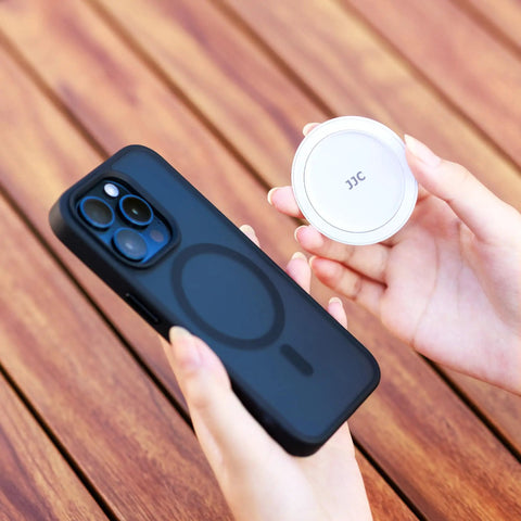 2.2 Inch Magnetic Selfie Mirror For Rear Camera Wide Angle Convex Lens On Iphone 17 Air 16 15 14 13 12 Series Magnetic Ring Adapter held with phone.