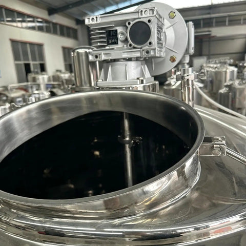 Heavy Duty Stainless Steel 500L Automatic Pasteurization Tank For Milk Juice Beverages Featuring Smooth Temperature Control and Mixing.