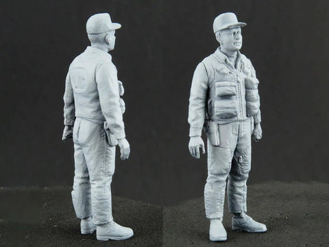 B26K Counter Invader Model Kit With 5 Figures USAF Pilots And Ground Crew 1:48 Scale Plastic Model Uniform Detail