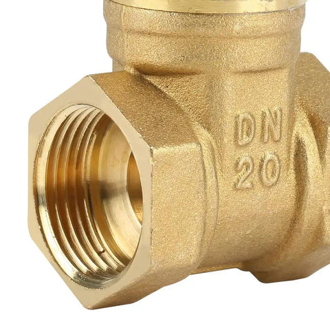 Close-up of DN20 threaded end on Three Quarter Inch Brass Gate Valve Threaded DN20 Manual Two Way On Off Valve For Water Oil Gas Steam Applications