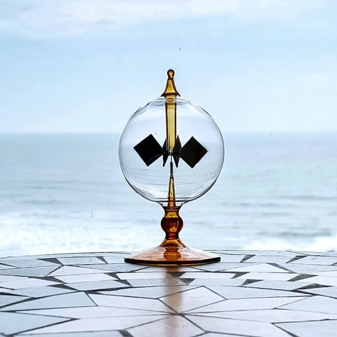Orange Solar Powered Crookes Radiometer Glass Windmill Desk Ornament Sun Driven Spinning Vane Decor For Home Office Vacuum