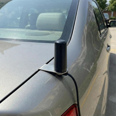 Low Profile GMRS NMO Antenna for UHF 462 467 MHz three point five inch ghost antenna mounted on car rear trunk
