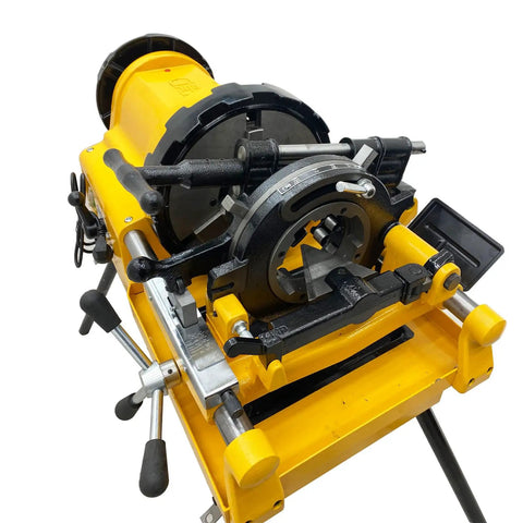 Smooth Operator 750W Electric Pipe Threader Machine Cuts Threads 1/2 To 4 Inch NPT BSPT Pipe Fast close-up view of threading chuck and handles.